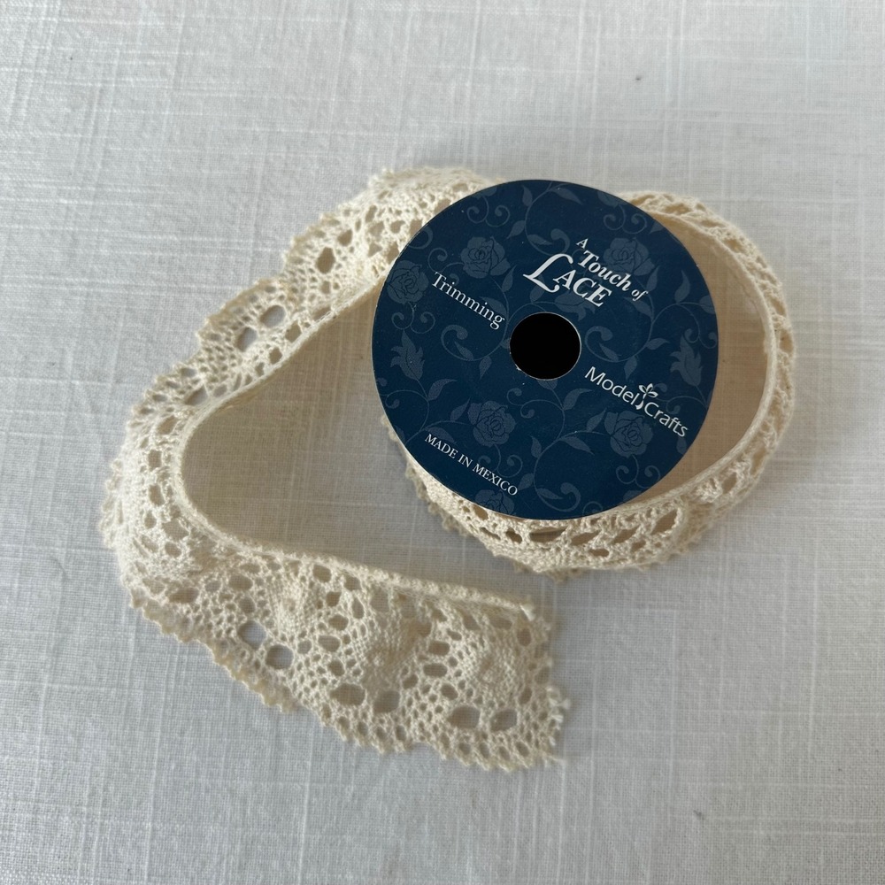 Model Crafts A Touch of Lace Natural Cluny Lace Trim 100% Cotton 4.5ft 914310